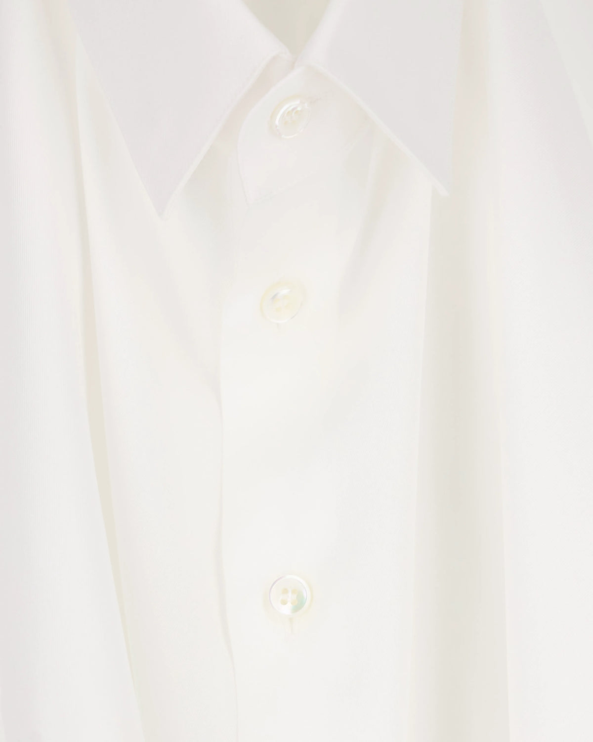 Regular fit shirt in cotton twill with exposed buttons