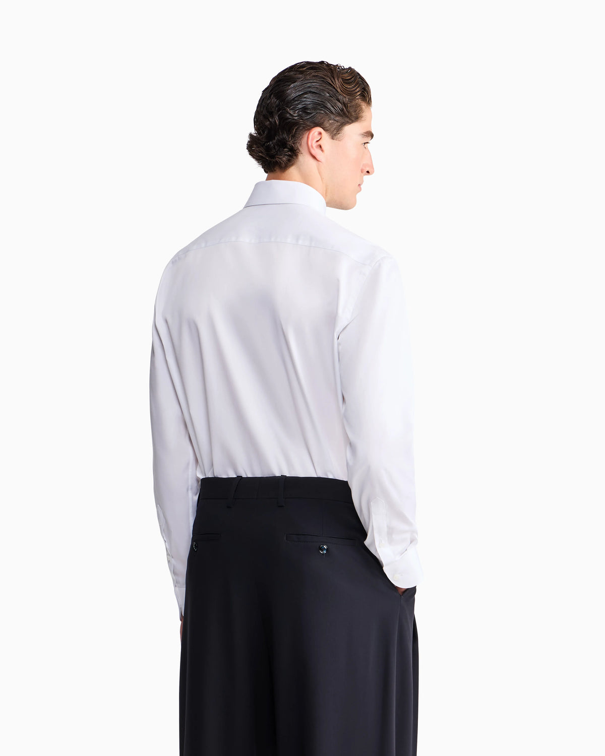 Regular fit shirt in cotton twill with exposed buttons