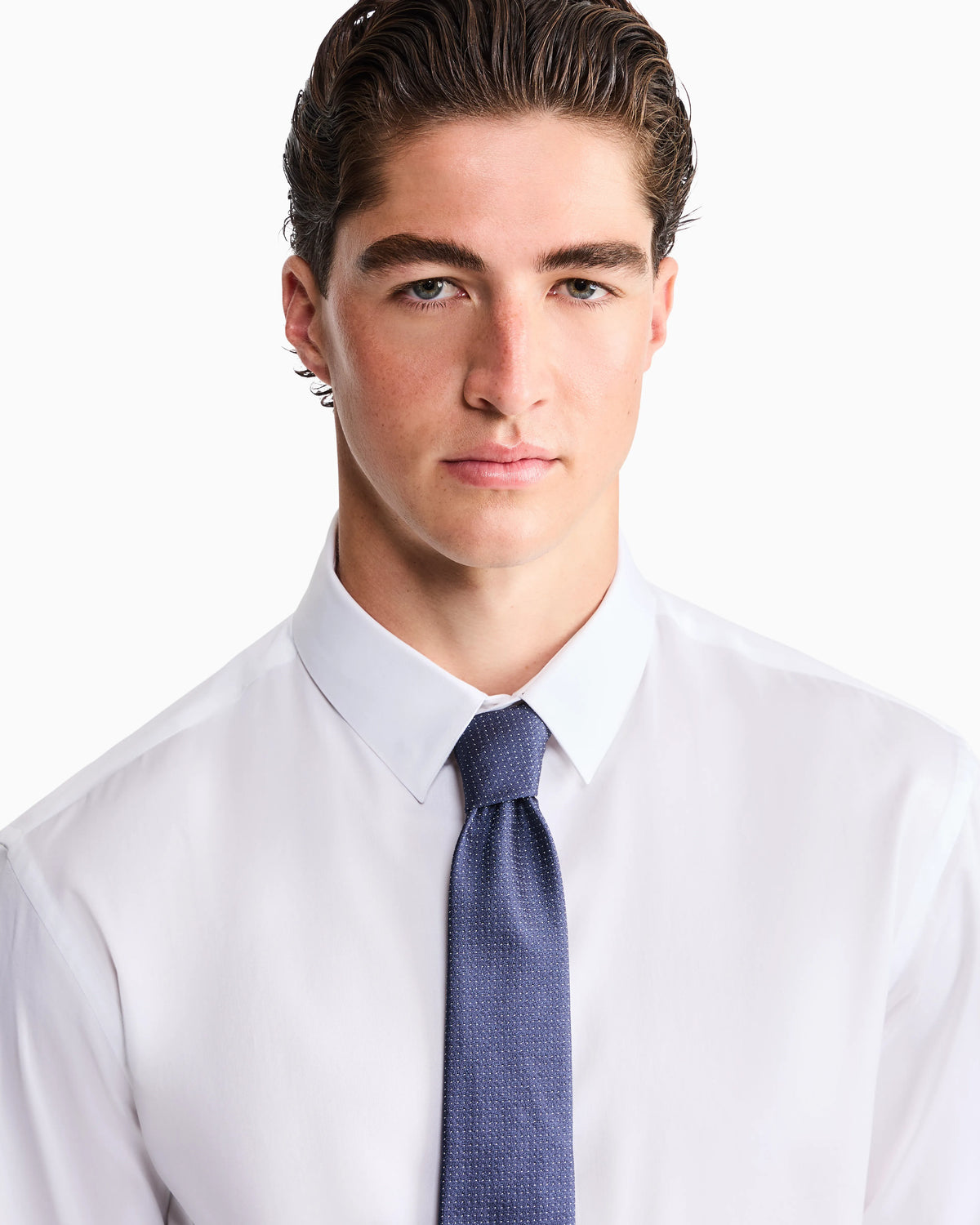 Regular fit shirt in cotton twill with exposed buttons