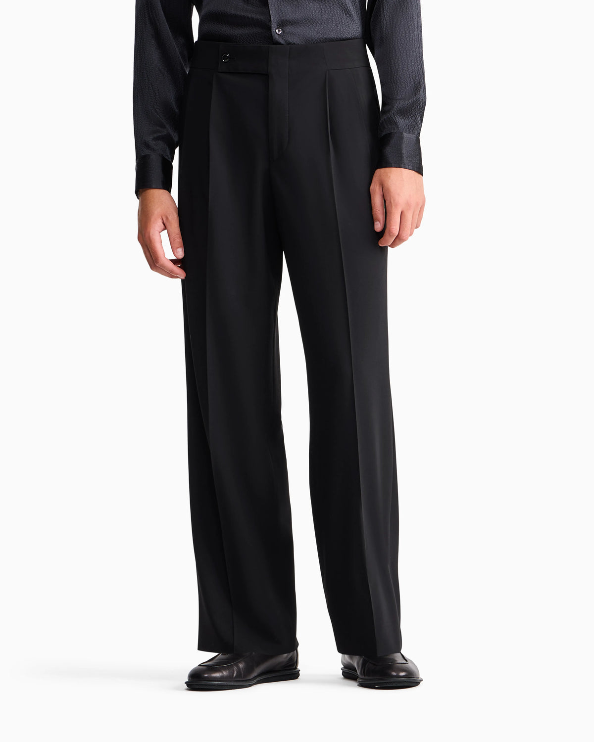 Tailored two-pleat trousers in pure virgin wool crepe