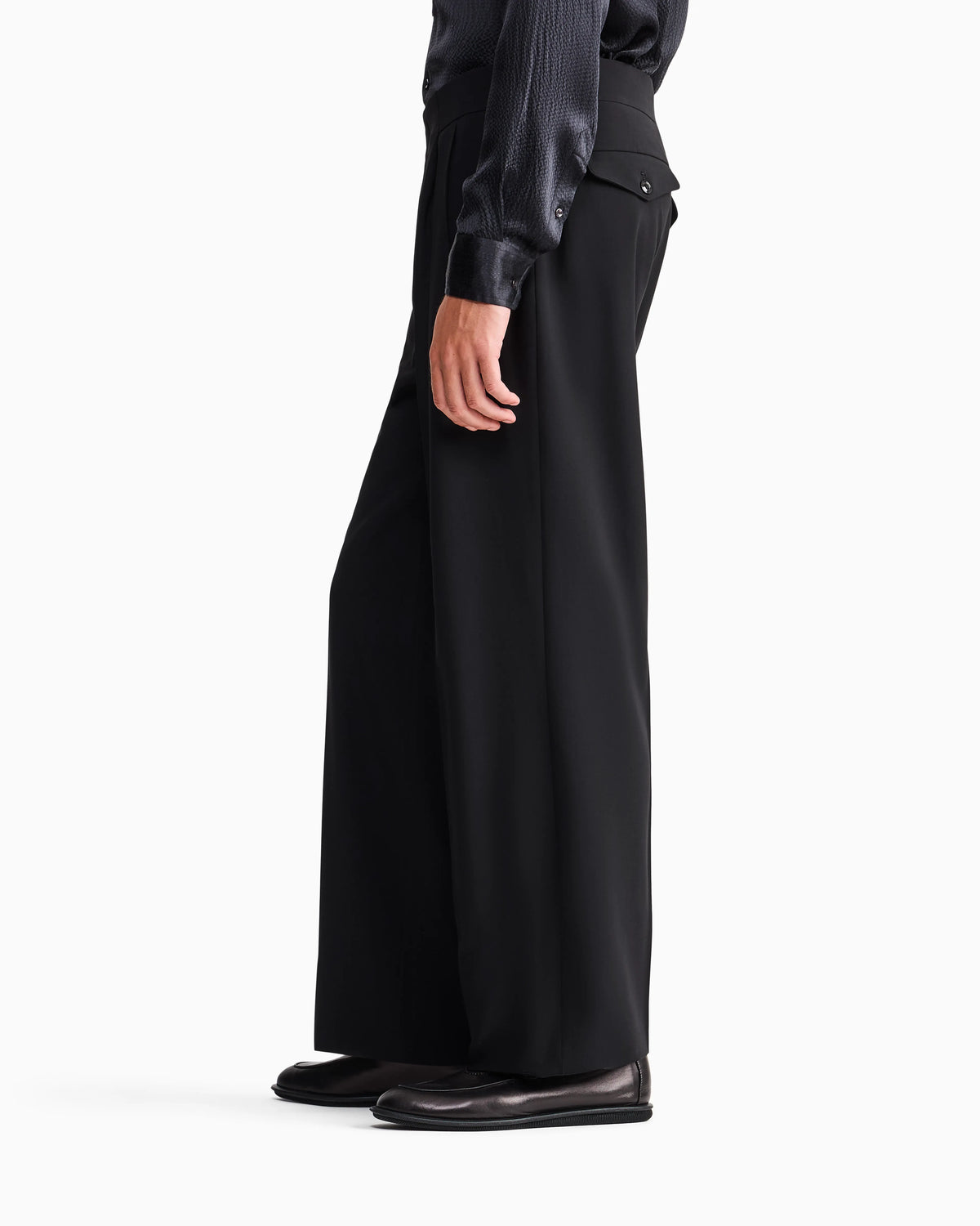 Tailored two-pleat trousers in pure virgin wool crepe