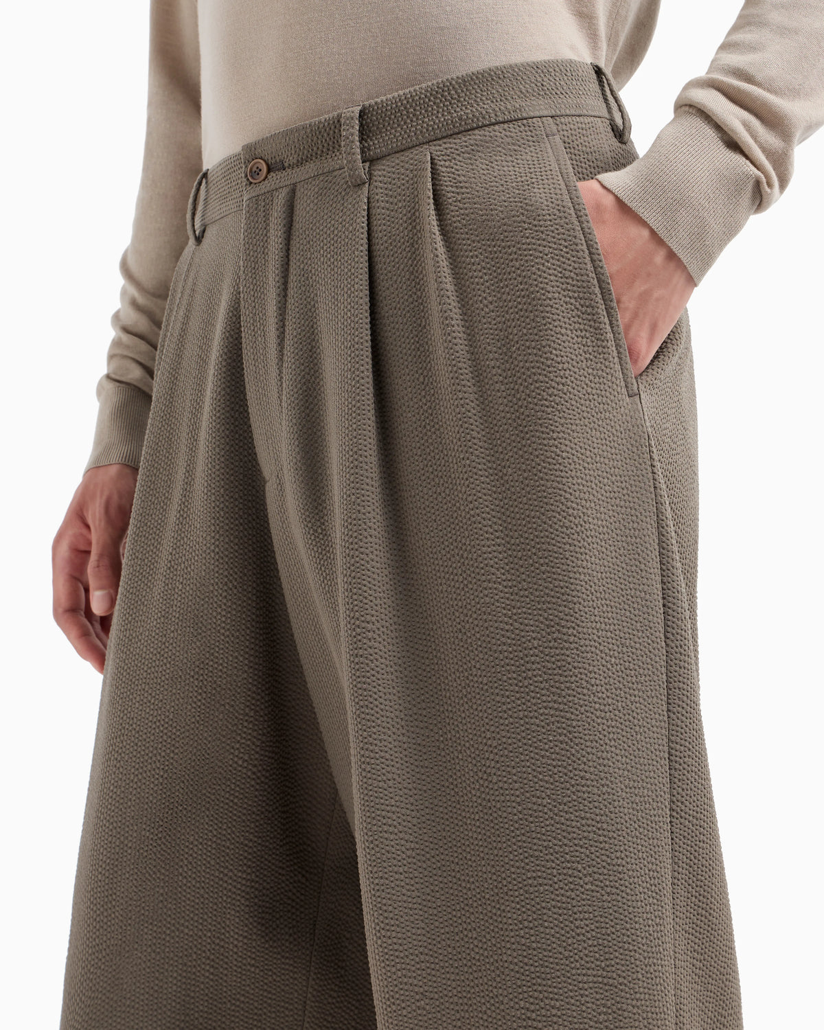 Double pleat trousers in virgin wool seersucker
