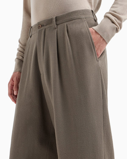 Double pleat trousers in virgin wool seersucker