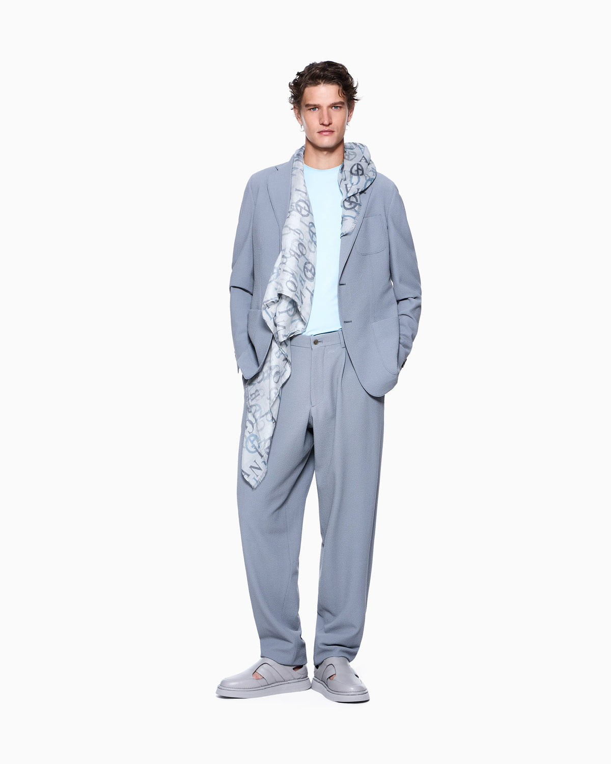 Double pleat trousers in virgin wool seersucker
