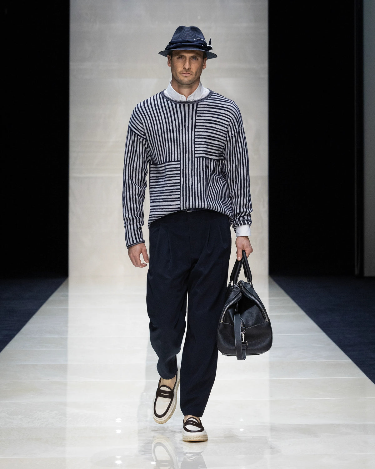 Crew-neck jumper in a viscose and cotton jacquard