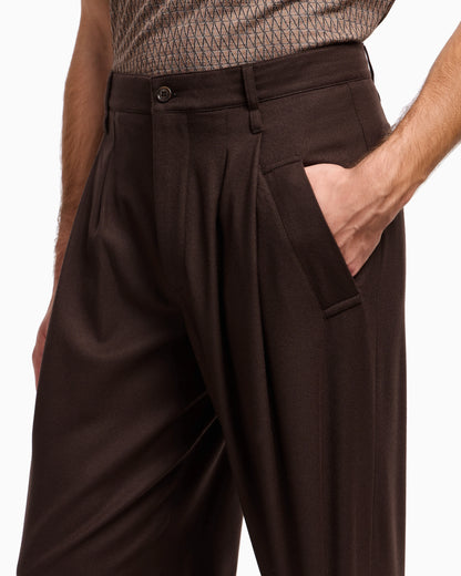 Single-pleat lightweight wool cloth trousers