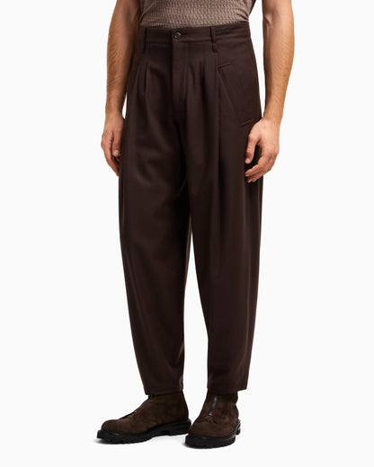 Single-pleat lightweight wool cloth trousers