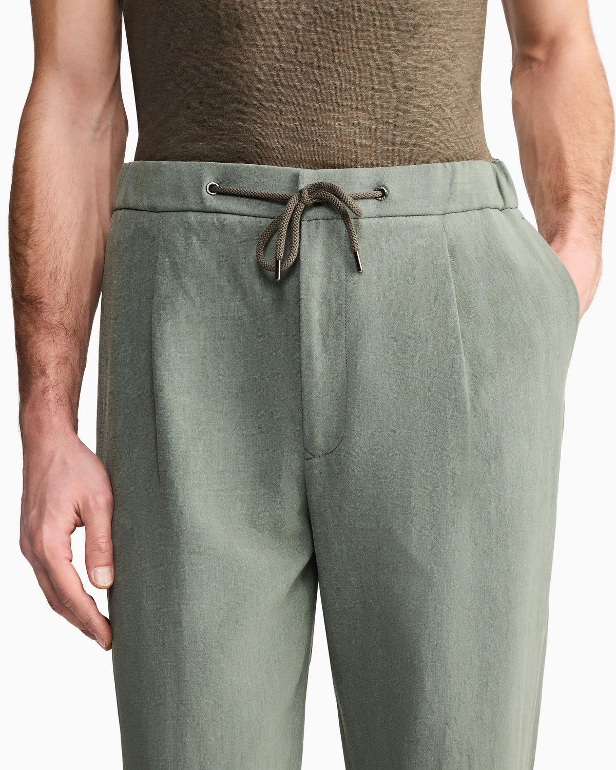 Single-pleat, linen-canvas trousers