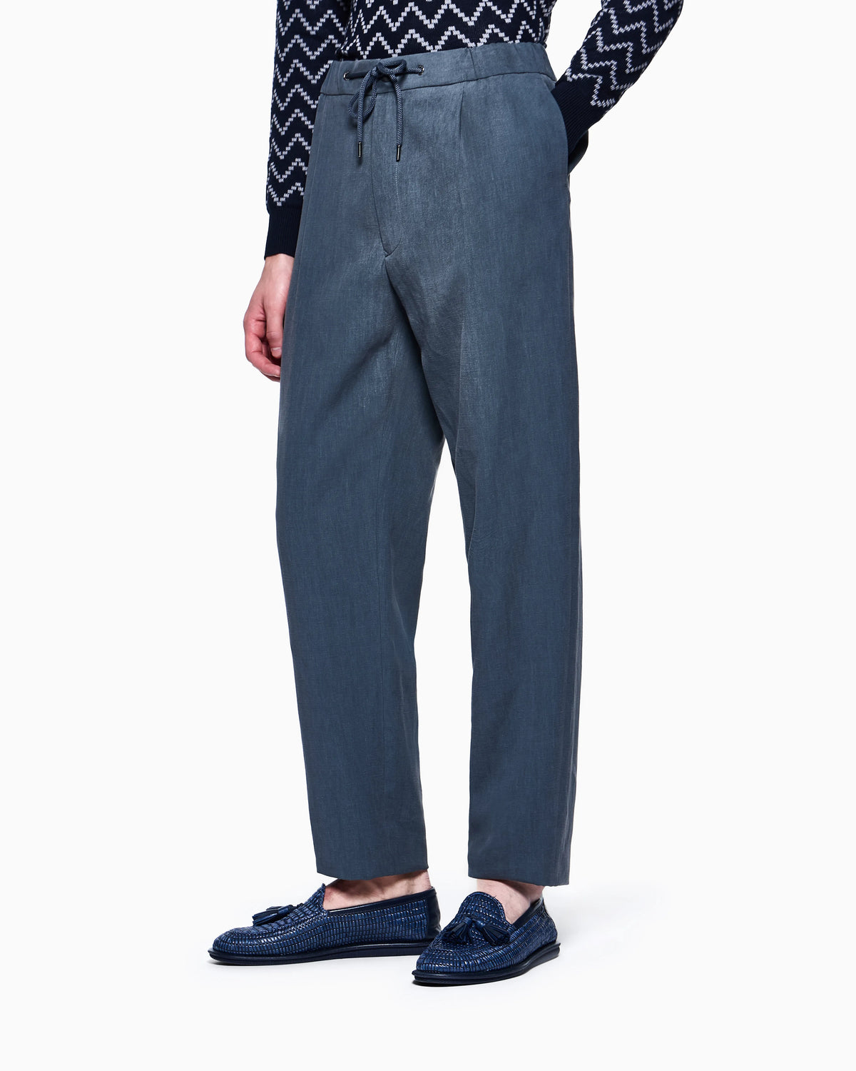 Single-pleat, linen-canvas trousers