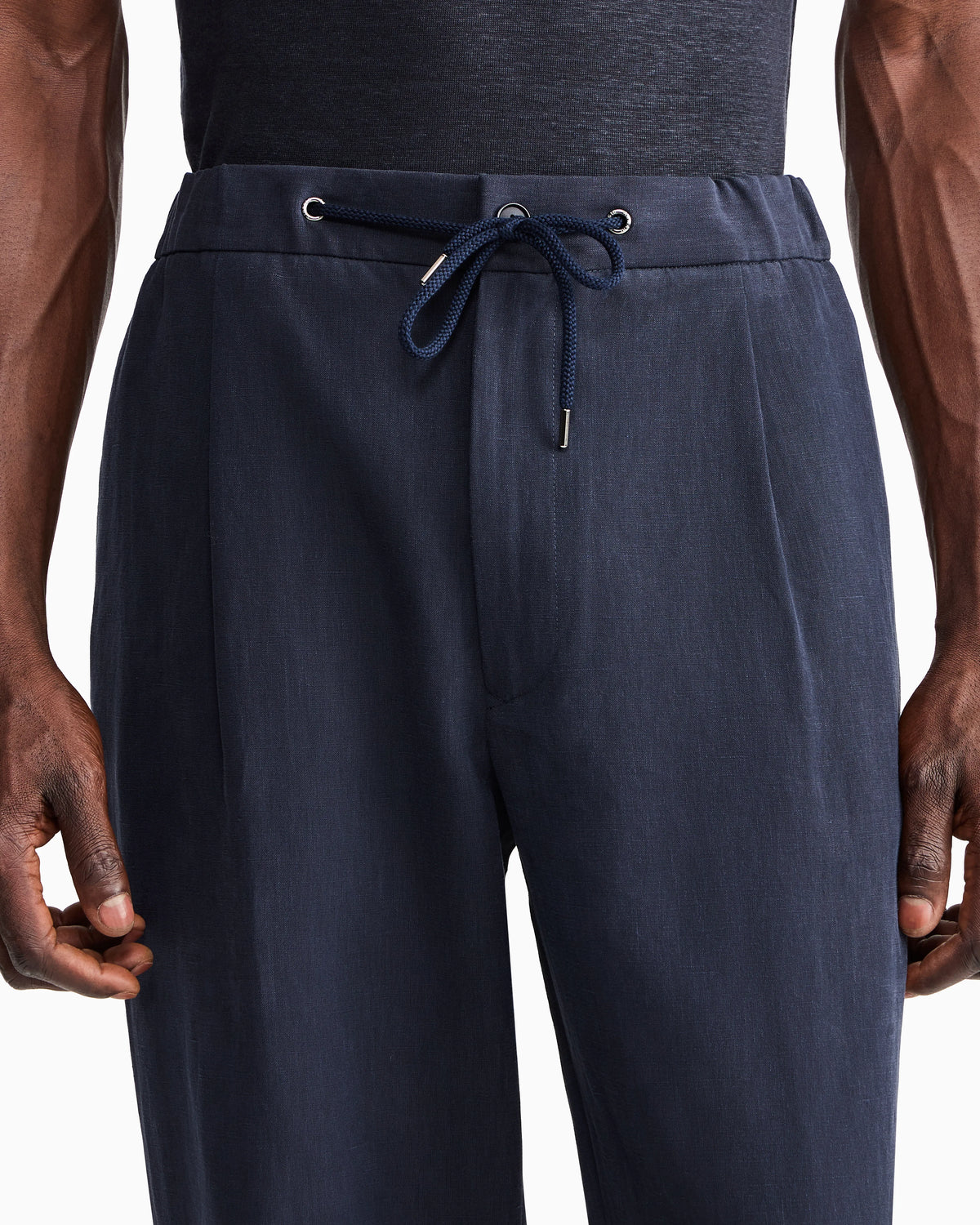 Single-pleat, linen-canvas trousers