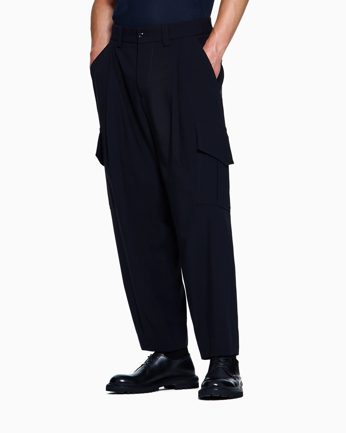 Single-pleat, pure virgin wool crêpe trousers