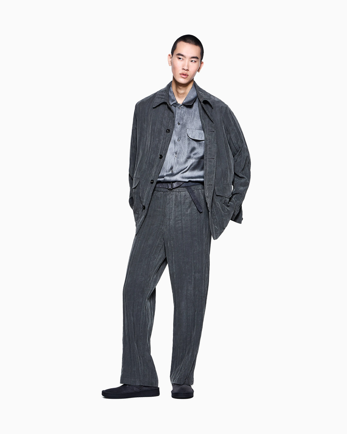 Flat-front trousers in pleated Lyocell and nylon canvas