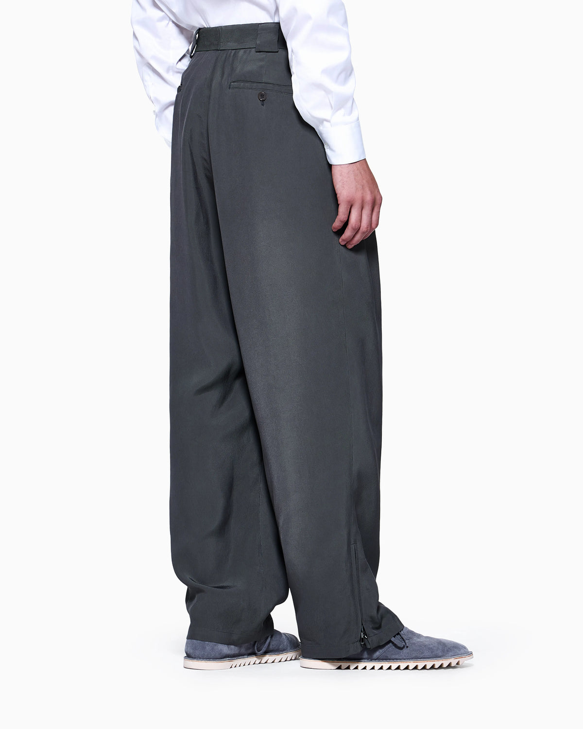 Single-pleat viscose trousers