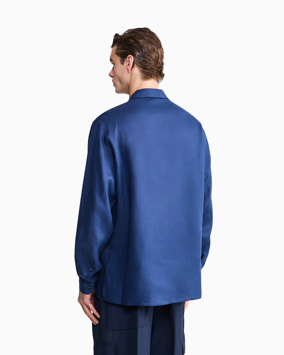 Linen shirt with asymmetric closure