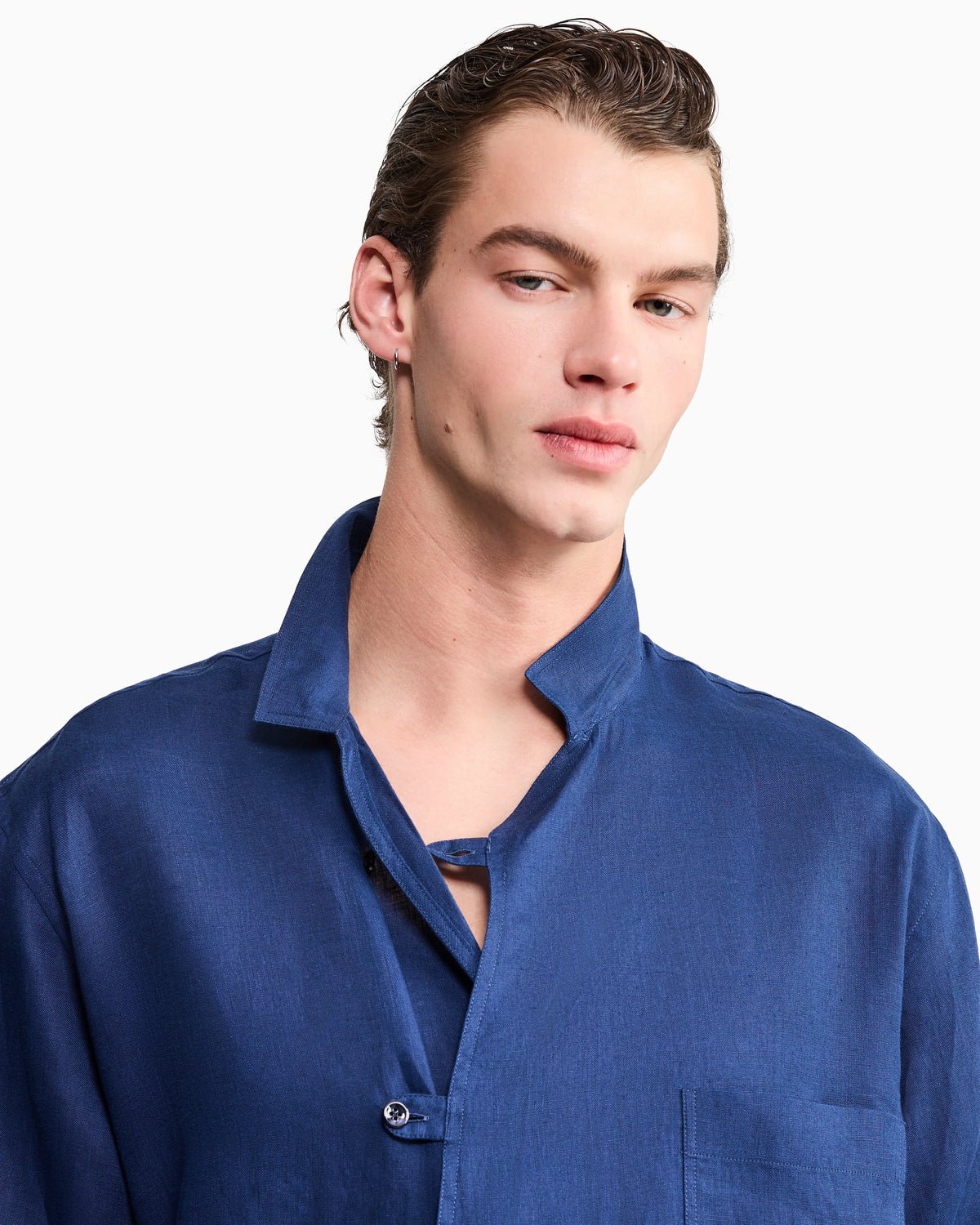 Linen shirt with asymmetric closure