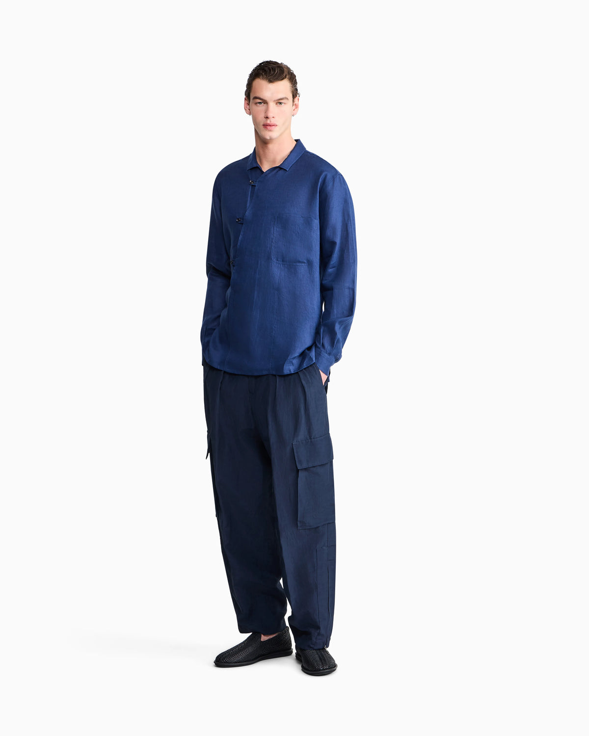 Linen shirt with asymmetric closure