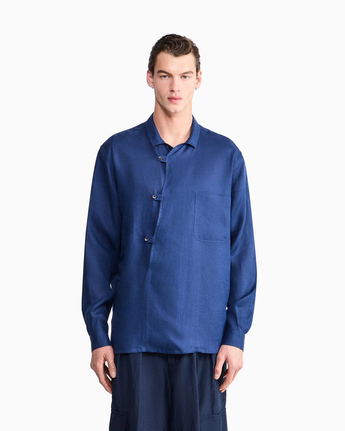 Linen shirt with asymmetric closure