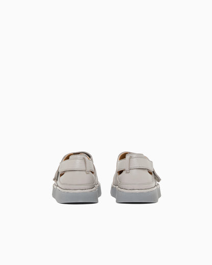 Leather sandals with cut-outs