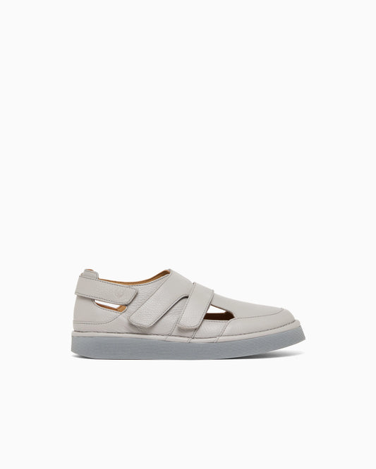 Leather sandals with cut-outs