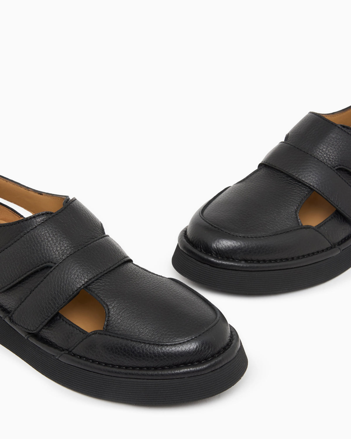 Leather sandals with cut-outs