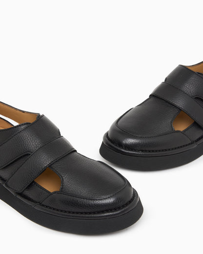 Leather sandals with cut-outs