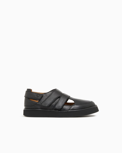 Leather sandals with cut-outs
