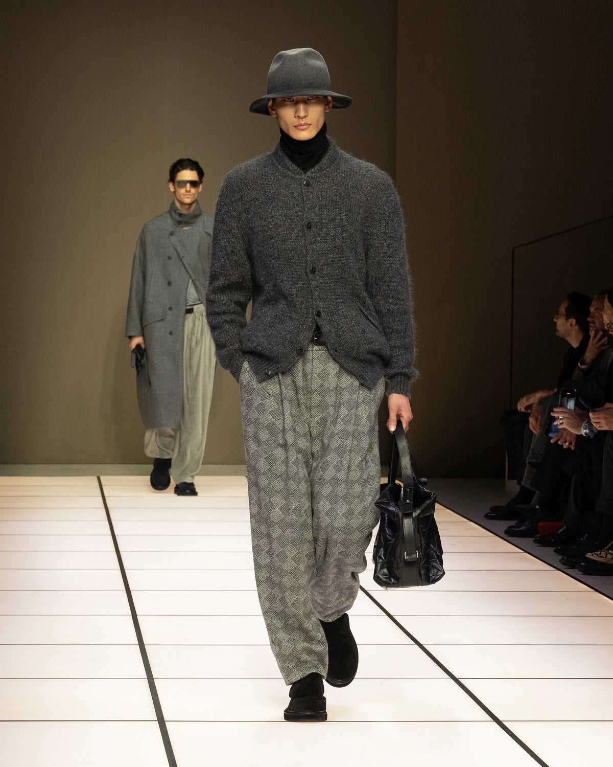 Classic hat in virgin wool