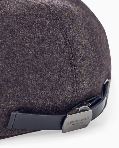 Flat cap in wool and cashmere with leather details