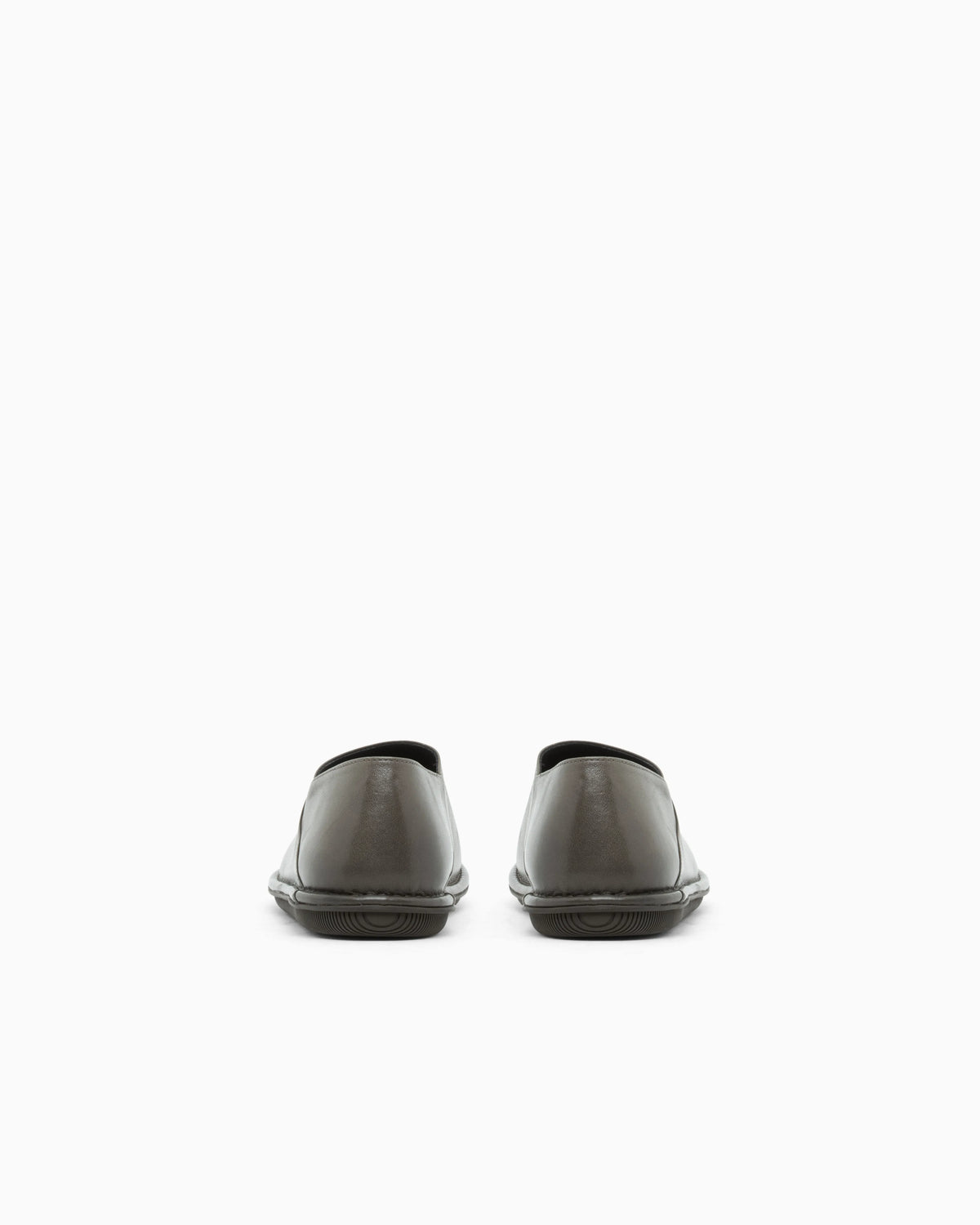 Slipper in leather with a rubber sole