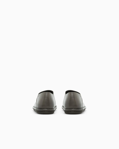Slipper in leather with a rubber sole