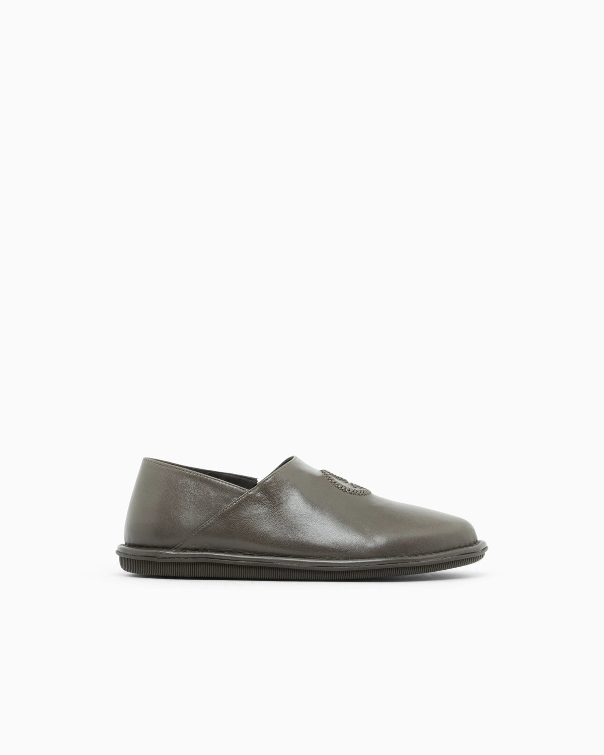 Slipper in leather with a rubber sole