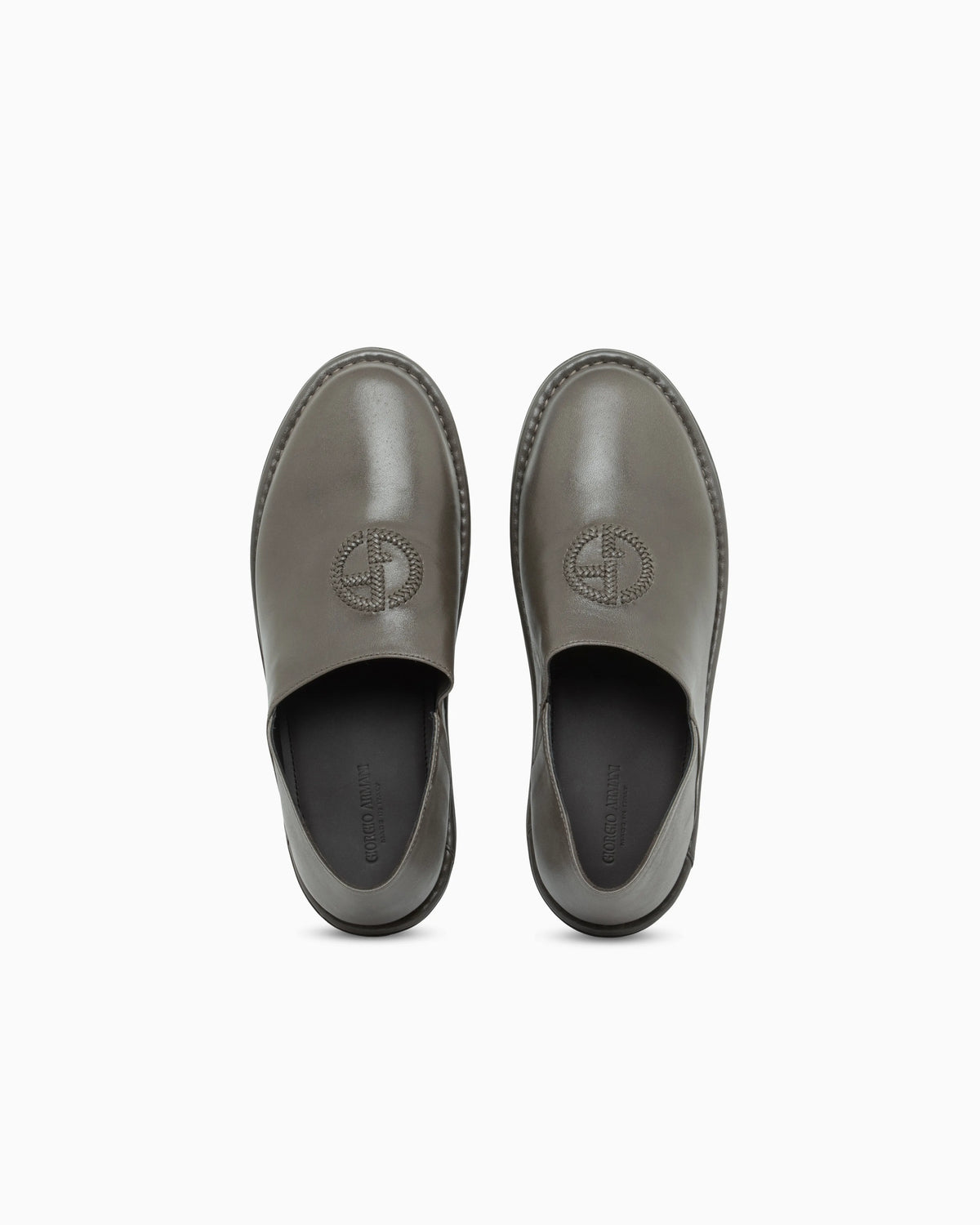 Slipper in leather with a rubber sole