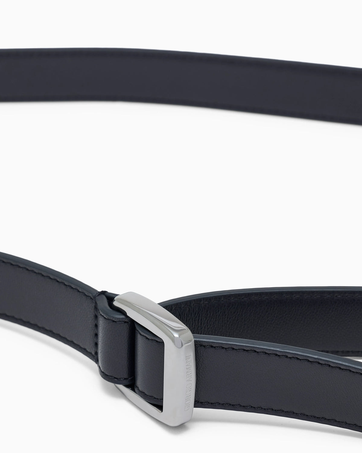 Smooth leather belt with a double rectangular metal loop