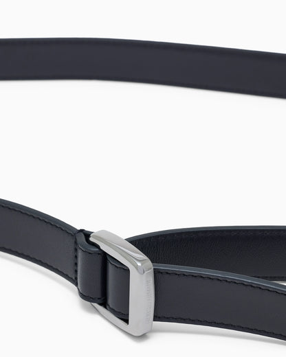 Smooth leather belt with a double rectangular metal loop