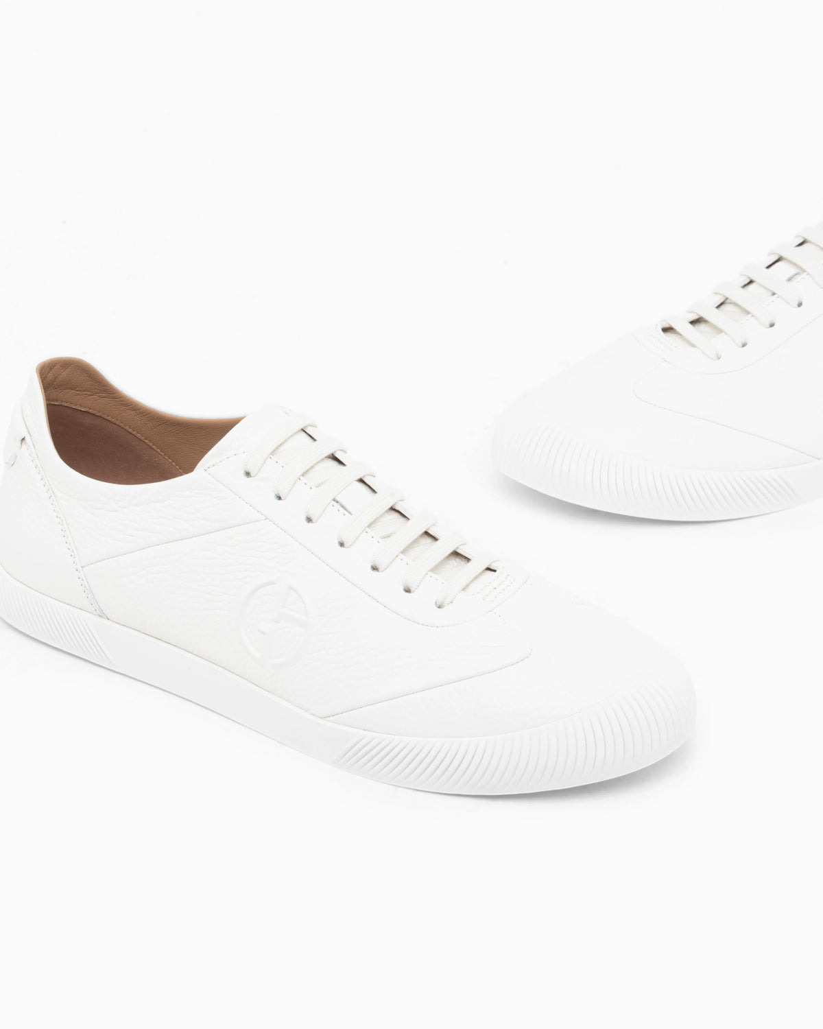 Sneaker in leather with a rubber sole