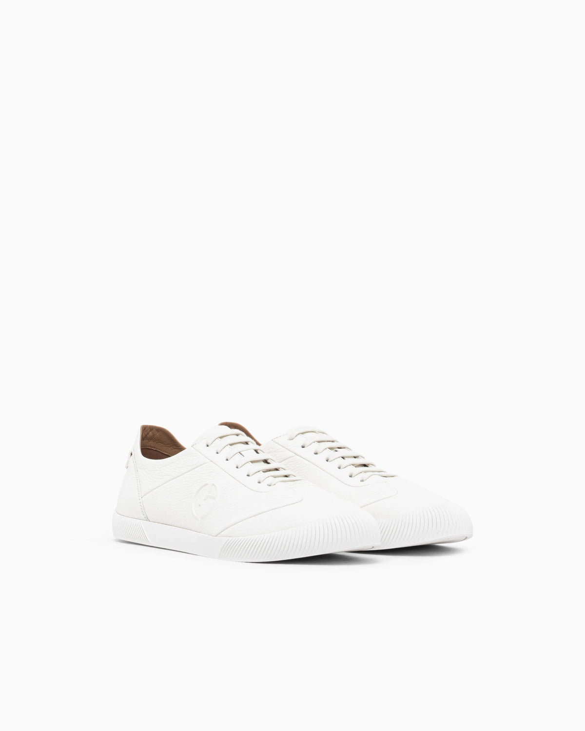 Sneaker in leather with a rubber sole