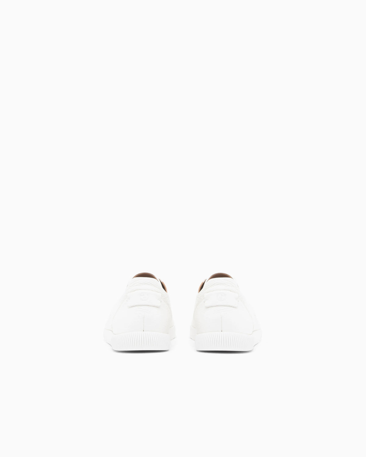 Sneaker in leather with a rubber sole