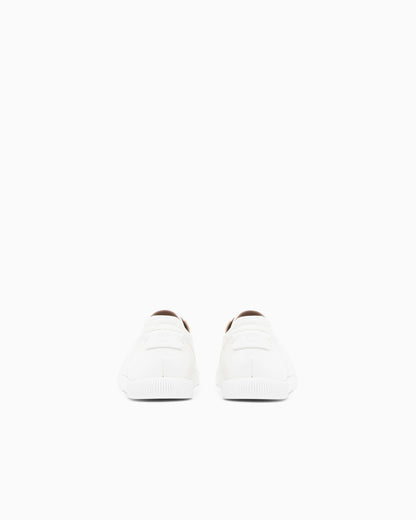 Sneaker in leather with a rubber sole