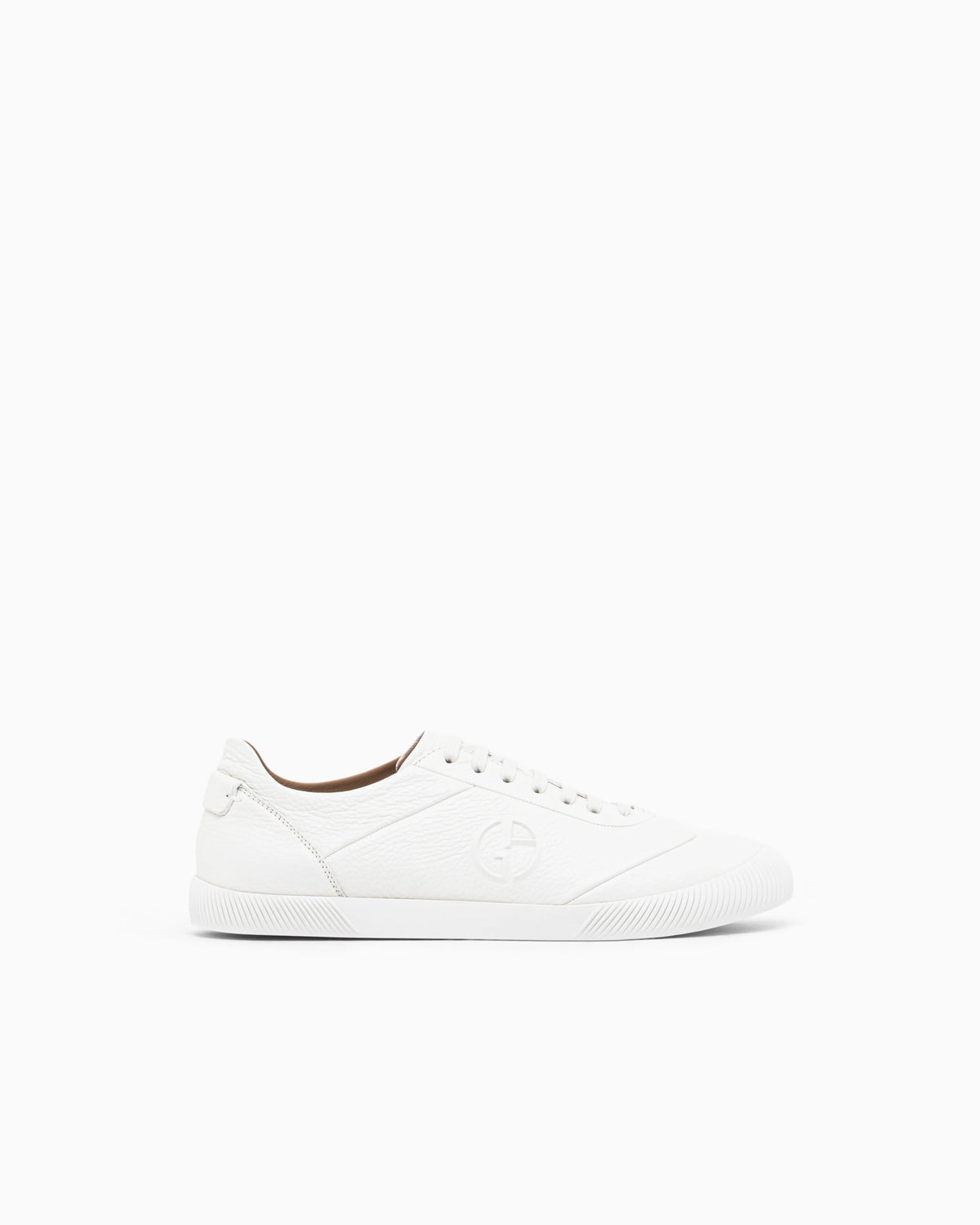 Sneaker in leather with a rubber sole