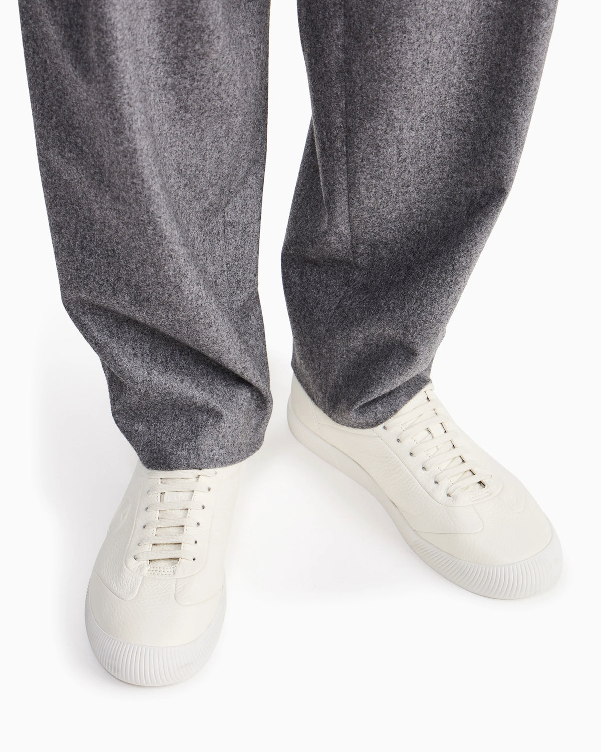 Sneaker in leather with a rubber sole