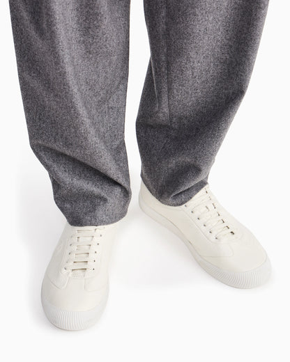 Sneaker in leather with a rubber sole