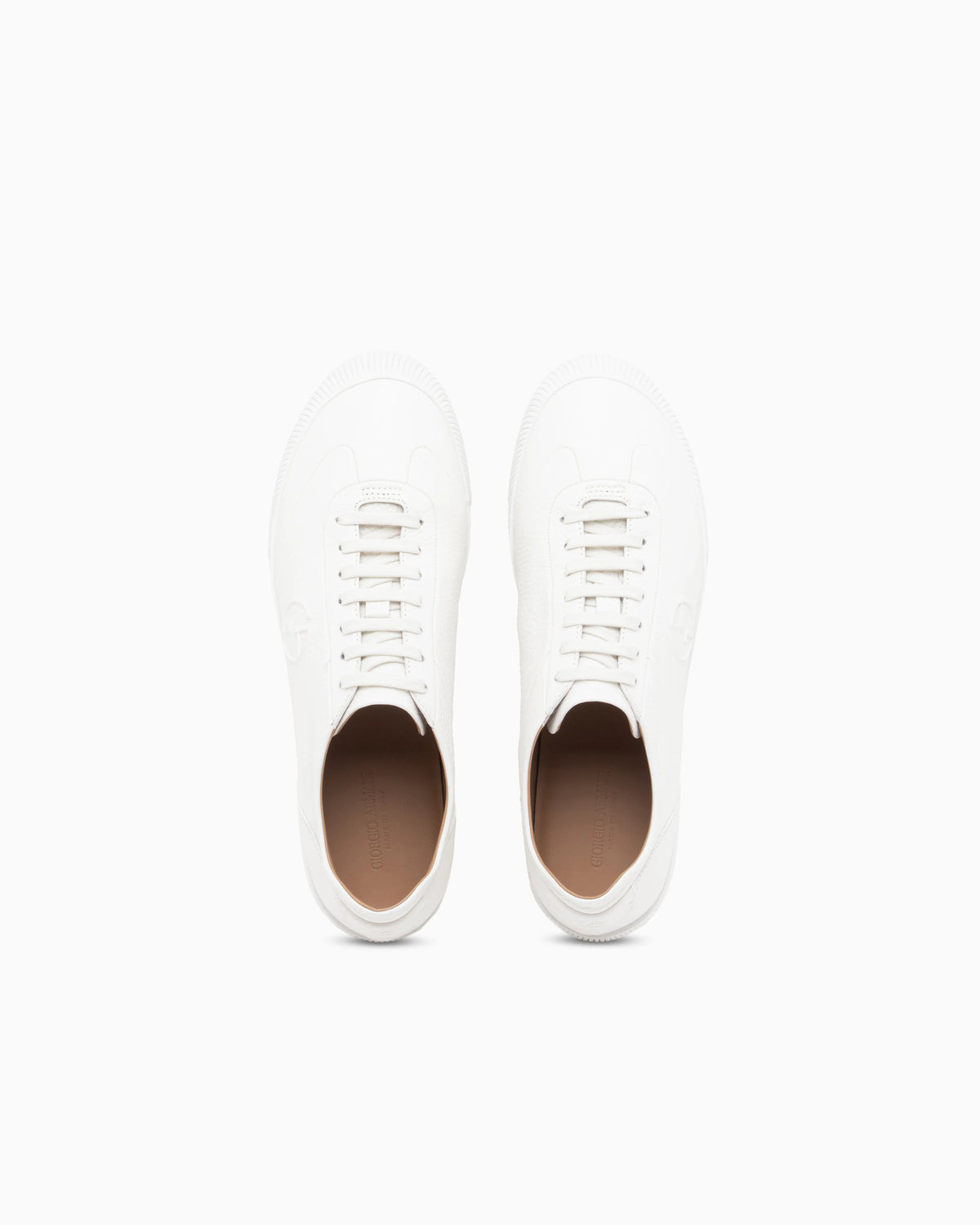 Sneaker in leather with a rubber sole