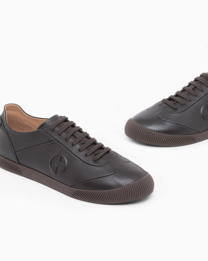Sneaker in leather with a rubber sole
