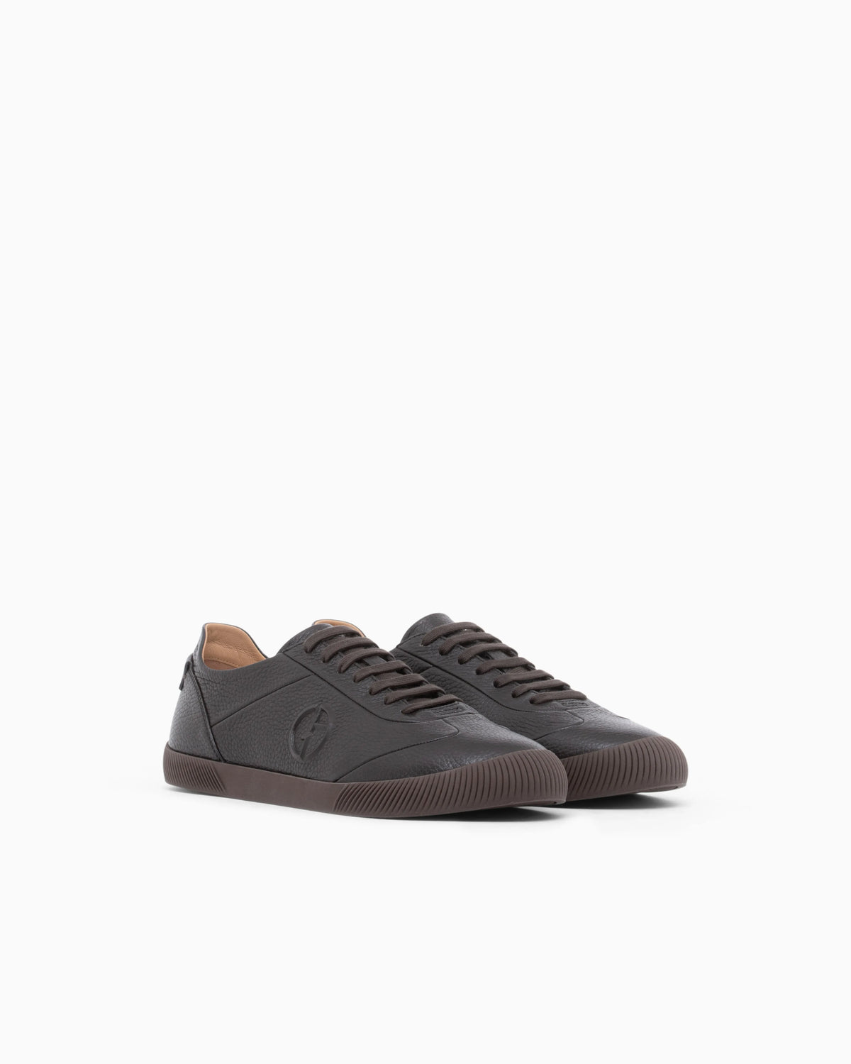 Sneaker in leather with a rubber sole