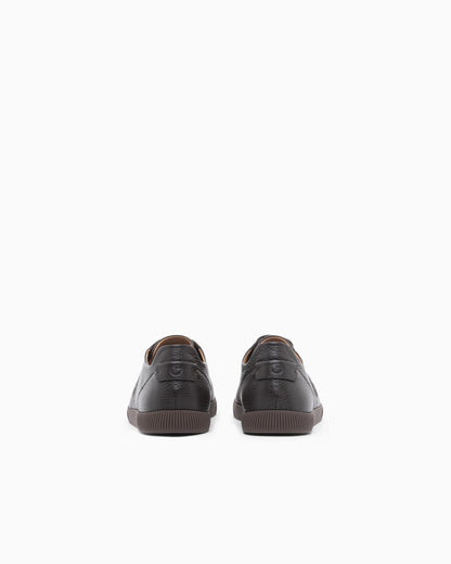 Sneaker in leather with a rubber sole