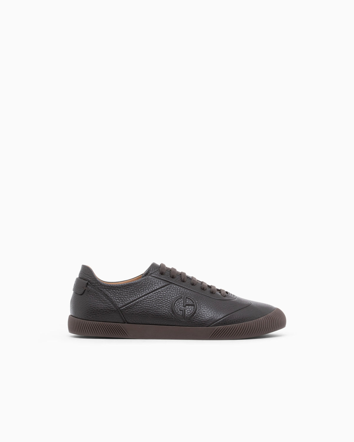 Sneaker in leather with a rubber sole