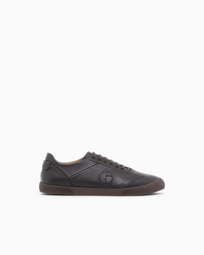 Sneaker in leather with a rubber sole