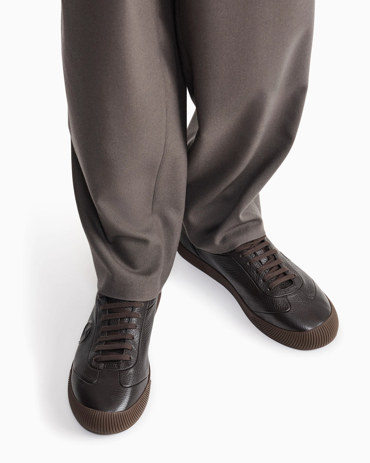 Sneaker in leather with a rubber sole