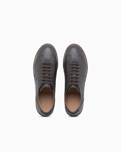 Sneaker in leather with a rubber sole