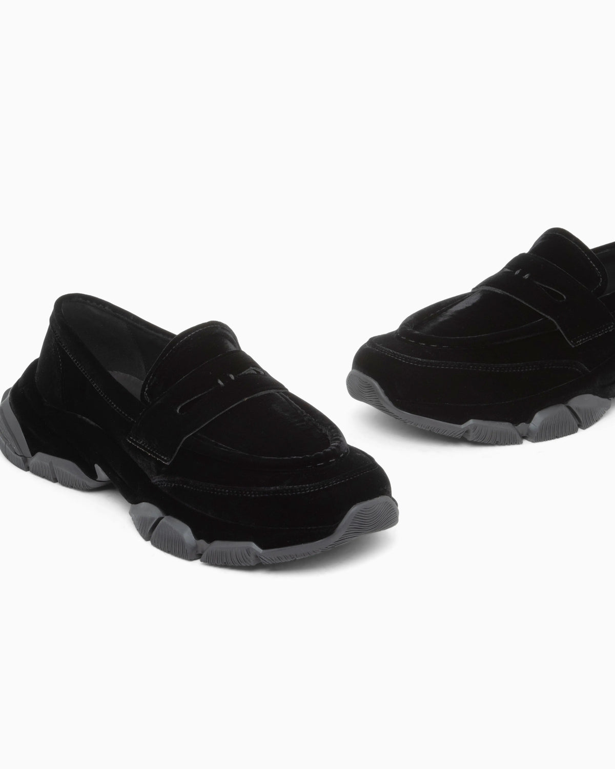 Slipper in velvet with a leather lining and rubber sole